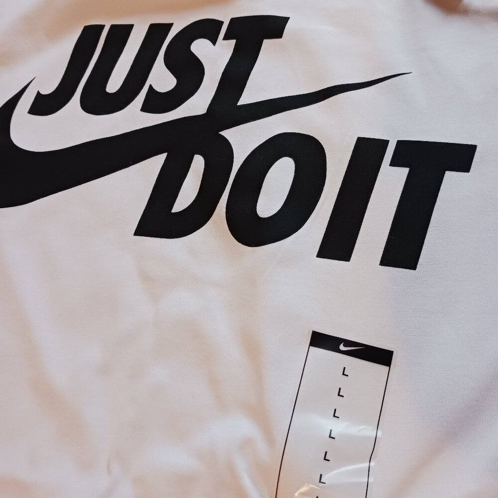 Men Nike T-shirt New With Tags